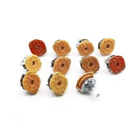 Mechanische Lebensdauer Über 10000 Zyklen Drehschalter Widerstandsspannung 500V AC 1 MIN Kontaktbewertung DC30V 0,3A